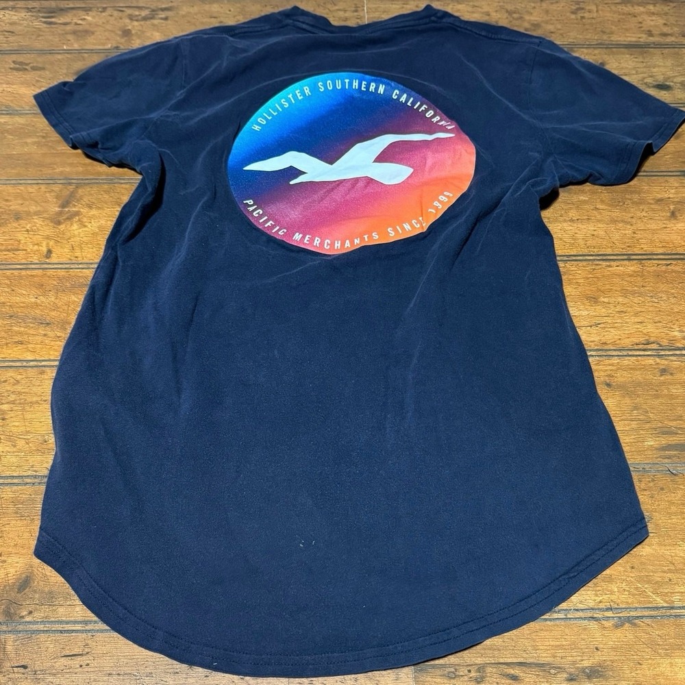 Hollister Men Small Navy Blue Sunset Graphic T-Shirt Curved Hem Pacific Merchant